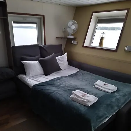 ホテル Hotellilaiva Wuoksi