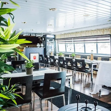 Hotellilaiva Wuoksi 3* クオピオ